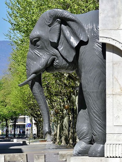 450px-Profil_d'un_éléphant_de_la_fontaine_de_Chambéry